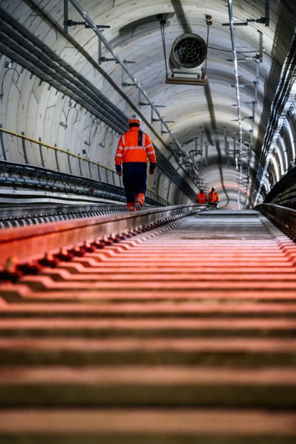 [En images] A la gare Fort d’Issy-Vanves-Clamart ce matin pour la dernière soudure de rails de la future ligne 15 sud du @GdParisExpress ! 🚇