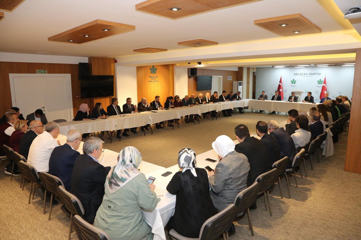 GelecekPartiTR's tweet photo. Yerel seçim sonuçlarını istişare ettiğimiz Parti Yönetim Kurulu Toplantımız, Genel Başkanımız Sayın Ahmet Davutoğlu’nun katılımı ile genel merkezimizde başladı. https://t.co/ghPaUdFhx9