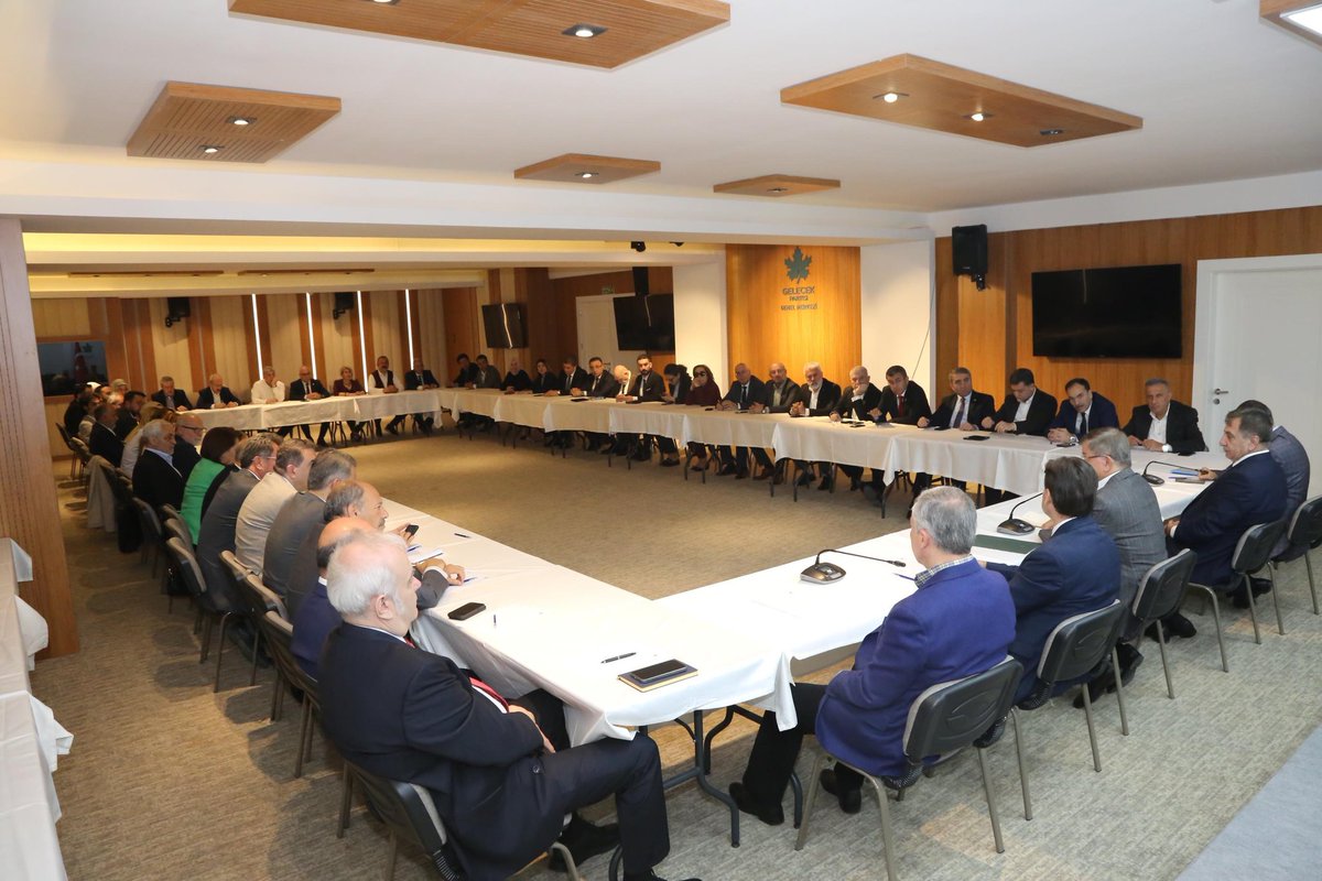 GelecekPartiTR's tweet photo. Yerel seçim sonuçlarını istişare ettiğimiz Parti Yönetim Kurulu Toplantımız, Genel Başkanımız Sayın Ahmet Davutoğlu’nun katılımı ile genel merkezimizde başladı. https://t.co/ghPaUdFhx9