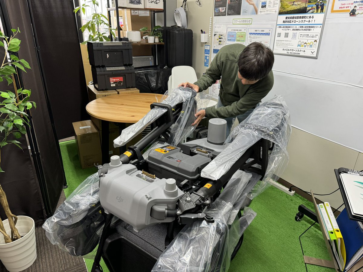 CielDrone's tweet photo. 4機目が入ってきました。機体チェック中。。。
#flycart30 #lecieldrone #登録講習機関 #スクール #ドローン #愛知県 #長野県 #静岡県 https://t.co/pc0yQWpECL