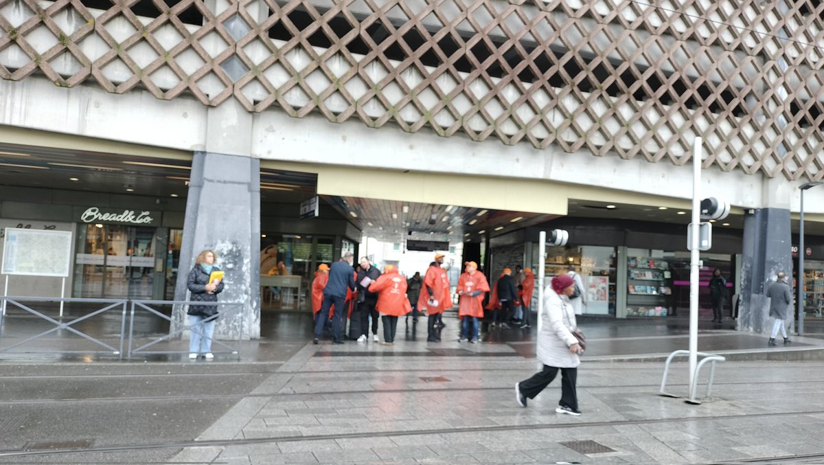 sauceteric's tweet photo. ⛔ NON AU TABAC DE CONTREBANDE ET DE CONTREFAÇON
2e journée de mobilisation pour les élus de la chambre syndicale des buralistes de L'île de France

#buraliste #contrebande #buralistes #proximite https://t.co/olwaqVKyTn