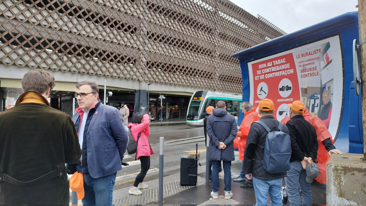 sauceteric's tweet photo. ⛔ NON AU TABAC DE CONTREBANDE ET DE CONTREFAÇON
2e journée de mobilisation pour les élus de la chambre syndicale des buralistes de L'île de France

#buraliste #contrebande #buralistes #proximite https://t.co/olwaqVKyTn