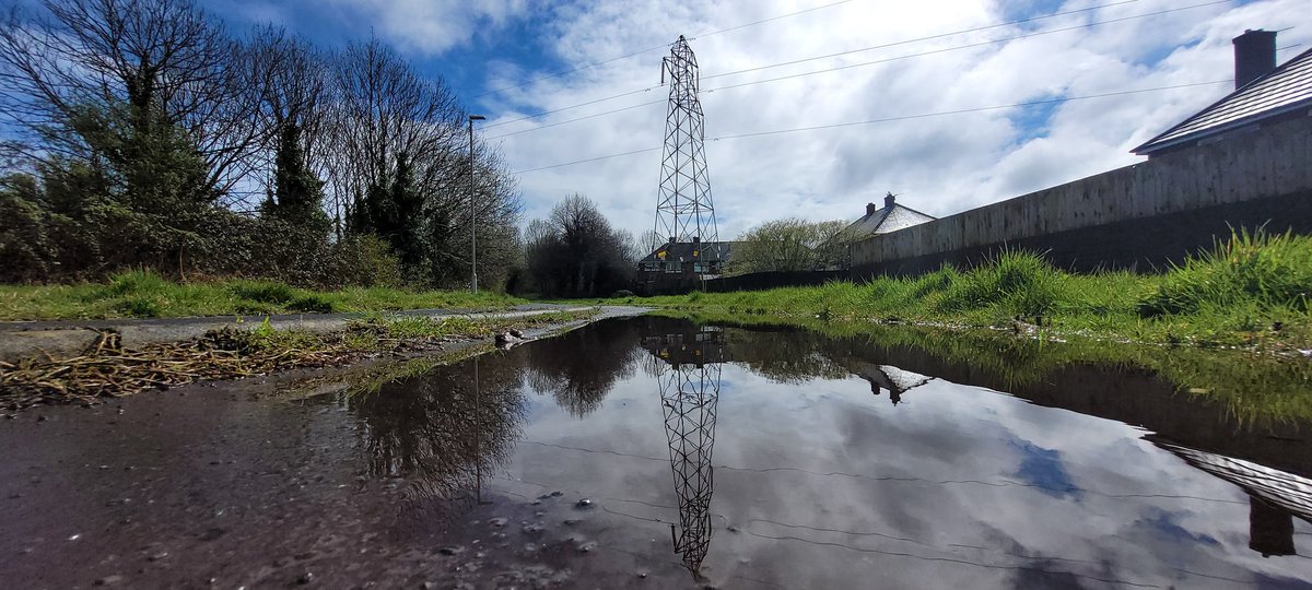 SteveMulville's tweet photo. Sunshine πafter the rain π§ here in Aintree πΆπΆββοΈ
@JoBlytheTV
#rain
#verybritishweather π https://t.co/t11ZbwTq1t