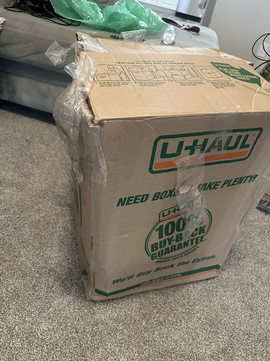 ApoIloTM's tweet photo. #USPS paid $300 to ship pc equipment after they said they were going to put fragile sticker on boxes just for them to break toss and throw $1000 worth of things…😡😡 https://t.co/NesNLrSxPz