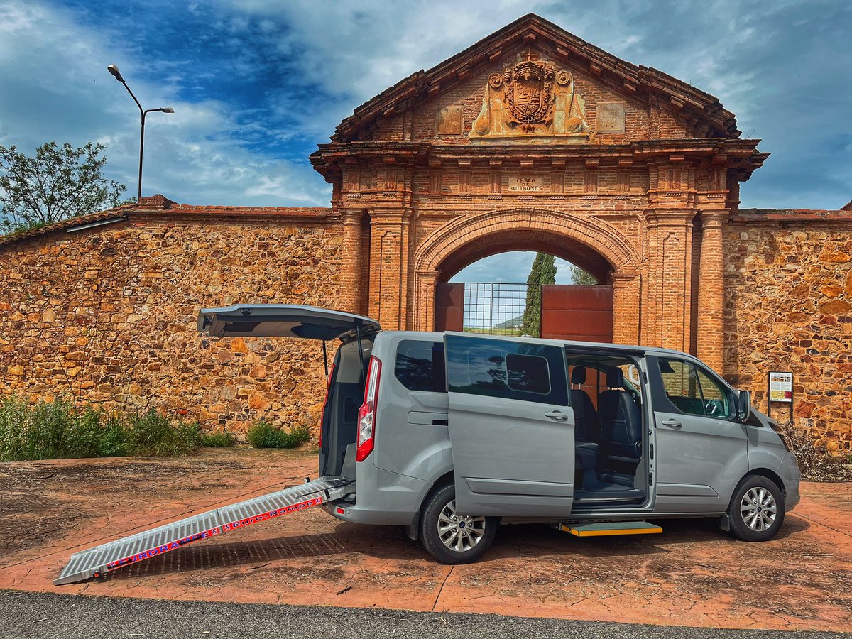 Natxoxxl's tweet photo. 😎 Estrenamos taxi  adaptado y de siete plazas para Almadén y su comarca. https://t.co/c8lZuQTDr9