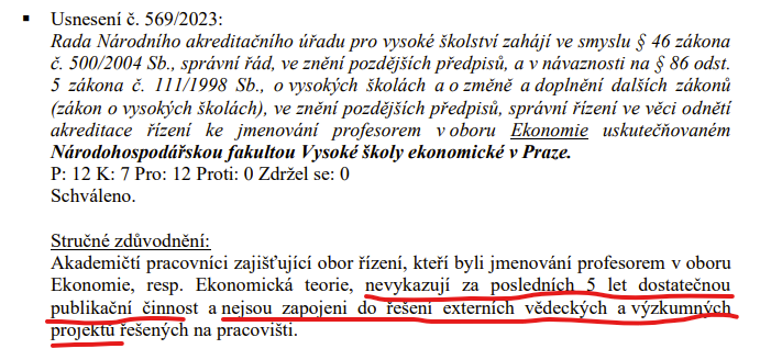 Nejlogičtější vysvětlení: akreditační úřad už zahájil řízení k odebrání akreditace. Aby zabránili tomu, aby @NAUtwt na konci zveřejnil zprávu - a že by to nebylo hezké počteníčko - NF VŠE se raději akreditace vzdala dobrovolně.🤦‍♂️😅