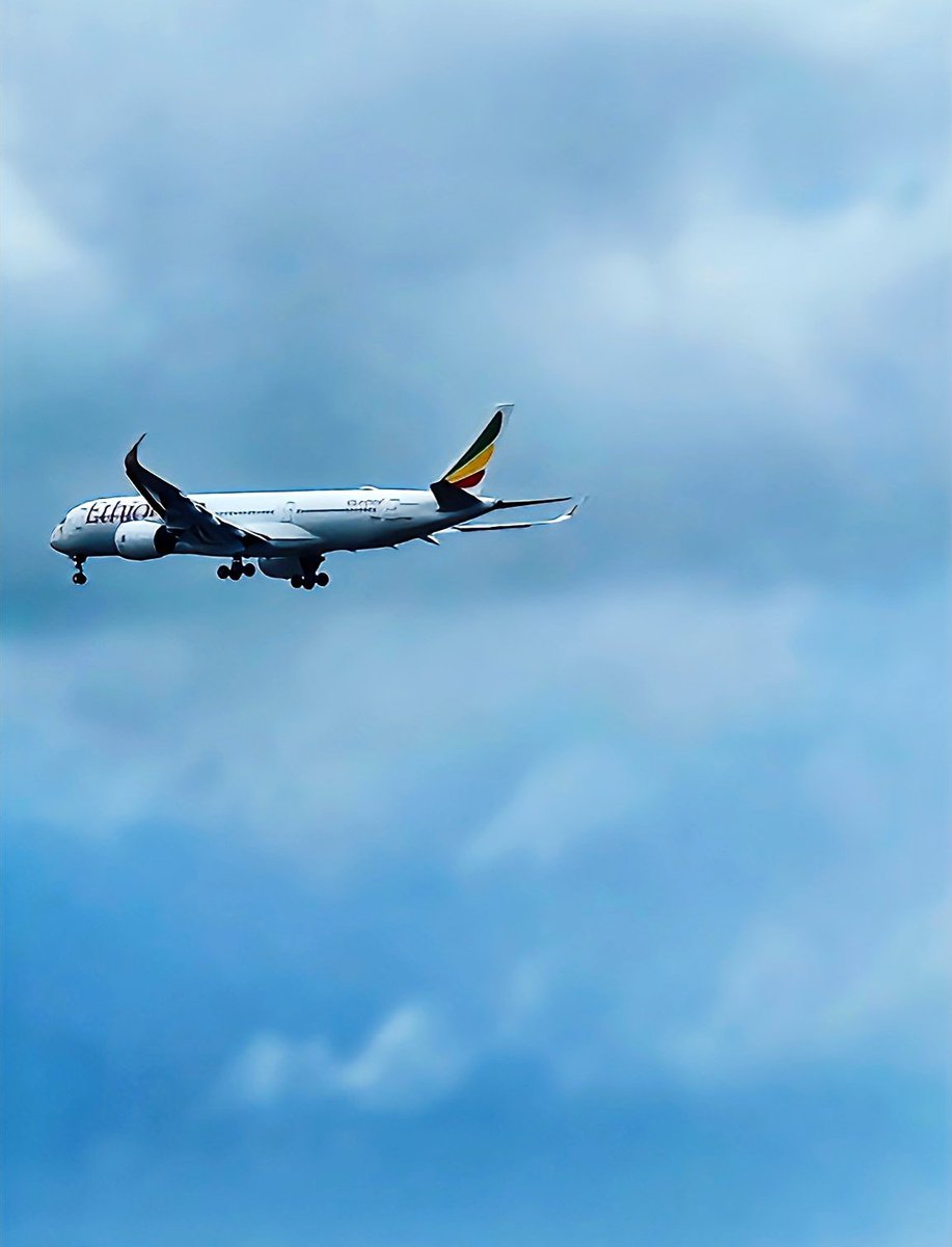 Picha za simu - Ethiopia Airline about landing at Zanzibar International Airport
.
.
#airlines #aeroplane #aeroplanephotography #pichanahajizo #pichazahajizo #samsungphoto #ethiopianairlines✈️ #Zanzibar