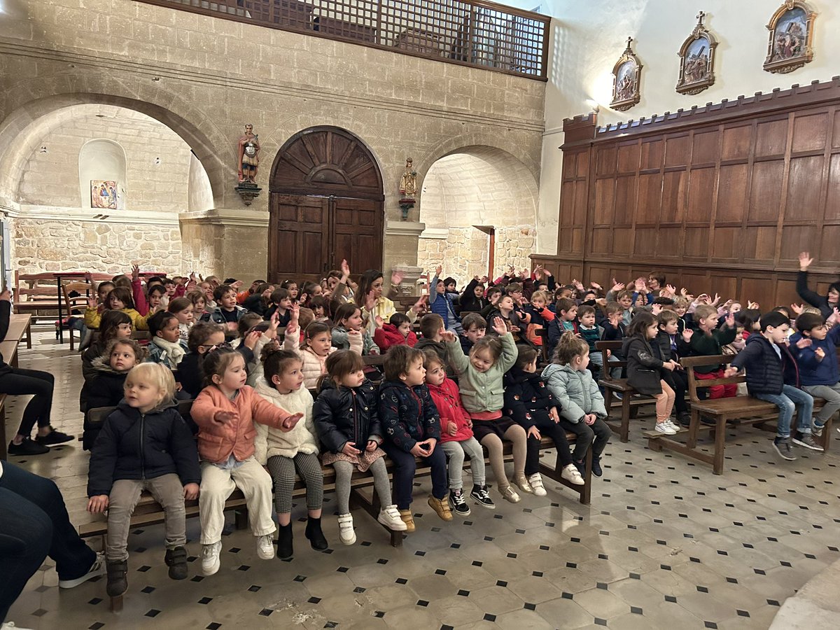 Maintenonecole's tweet photo. Alléluia ! Avec joie, chaque cycle a célébré Pâques et fêté les 9 élèves baptisés pour la Vigile Pascale ! https://t.co/Fn1lsUxvF6