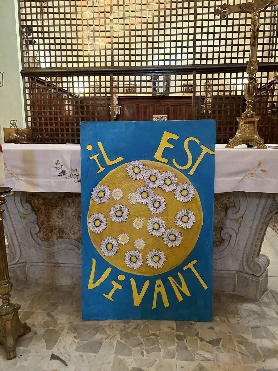 Maintenonecole's tweet photo. Alléluia ! Avec joie, chaque cycle a célébré Pâques et fêté les 9 élèves baptisés pour la Vigile Pascale ! https://t.co/Fn1lsUxvF6