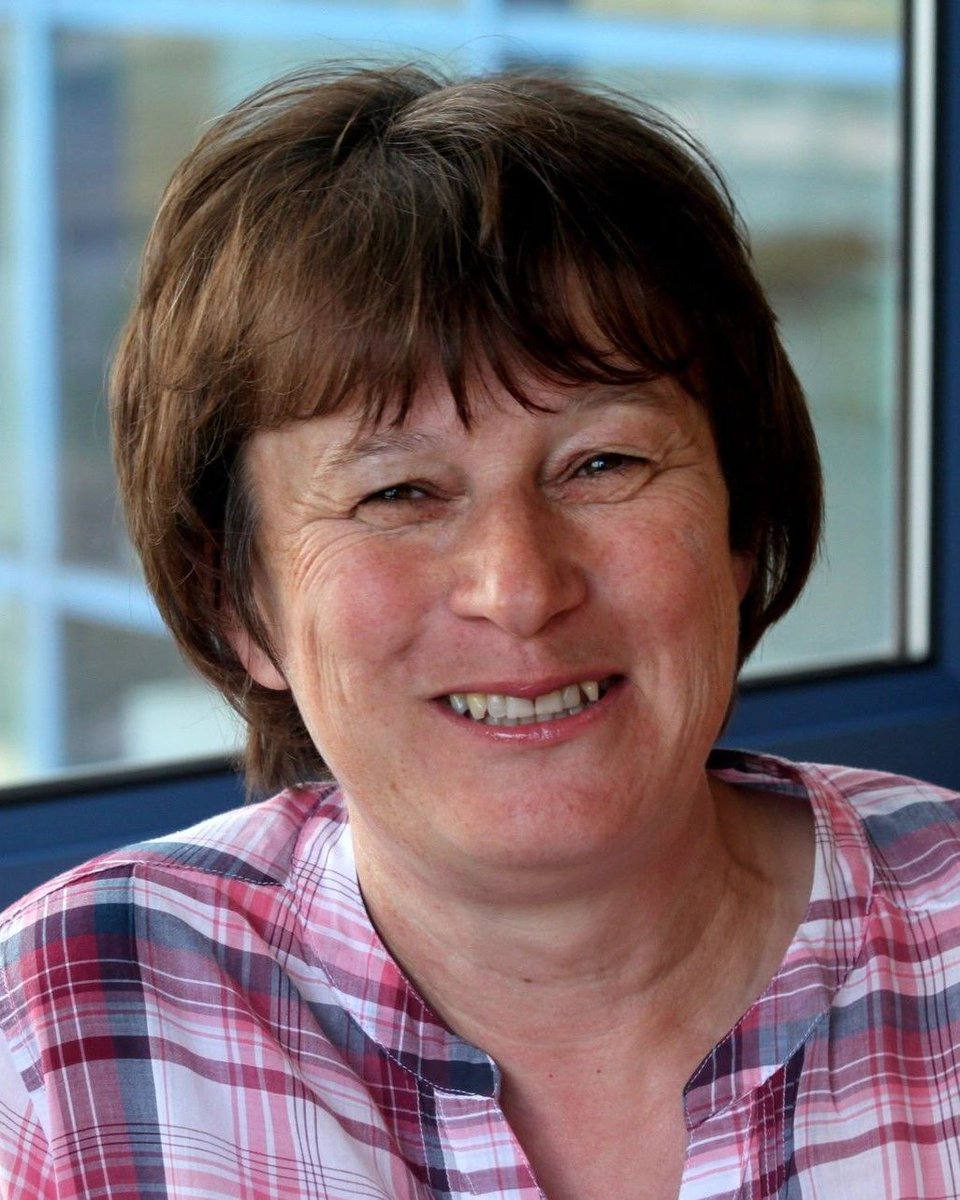dundeeuni's tweet photo. We're thrilled to announce that the @RoyalSocEd has honoured our experts!
Our Drug Discovery Unit (@DDU_Dundee) was presented with the Mary Somerville Medal, while Prof Doreen Cantrell, @UoDLifeSciences, has been awarded the Sir James Black Medal.
https://t.co/I3YLkFcevS https://t.co/HfjkVp02pM