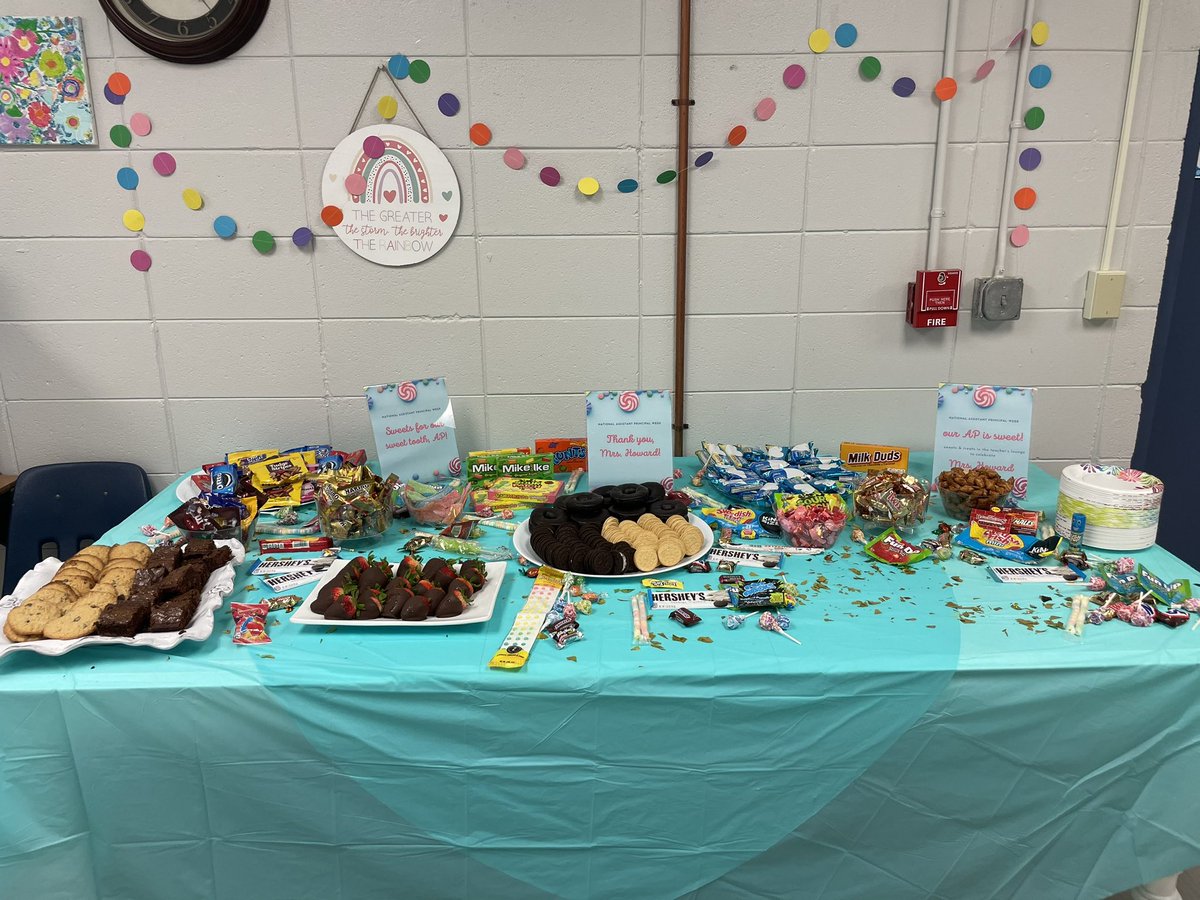 We ❤️our AP, @meghoward1313 Mrs. Howard!  A sweet day for our sweet-tooth AP! 🍭🍩🍬🍫 @collierschools #NationalAssistantPrincipalsWeek