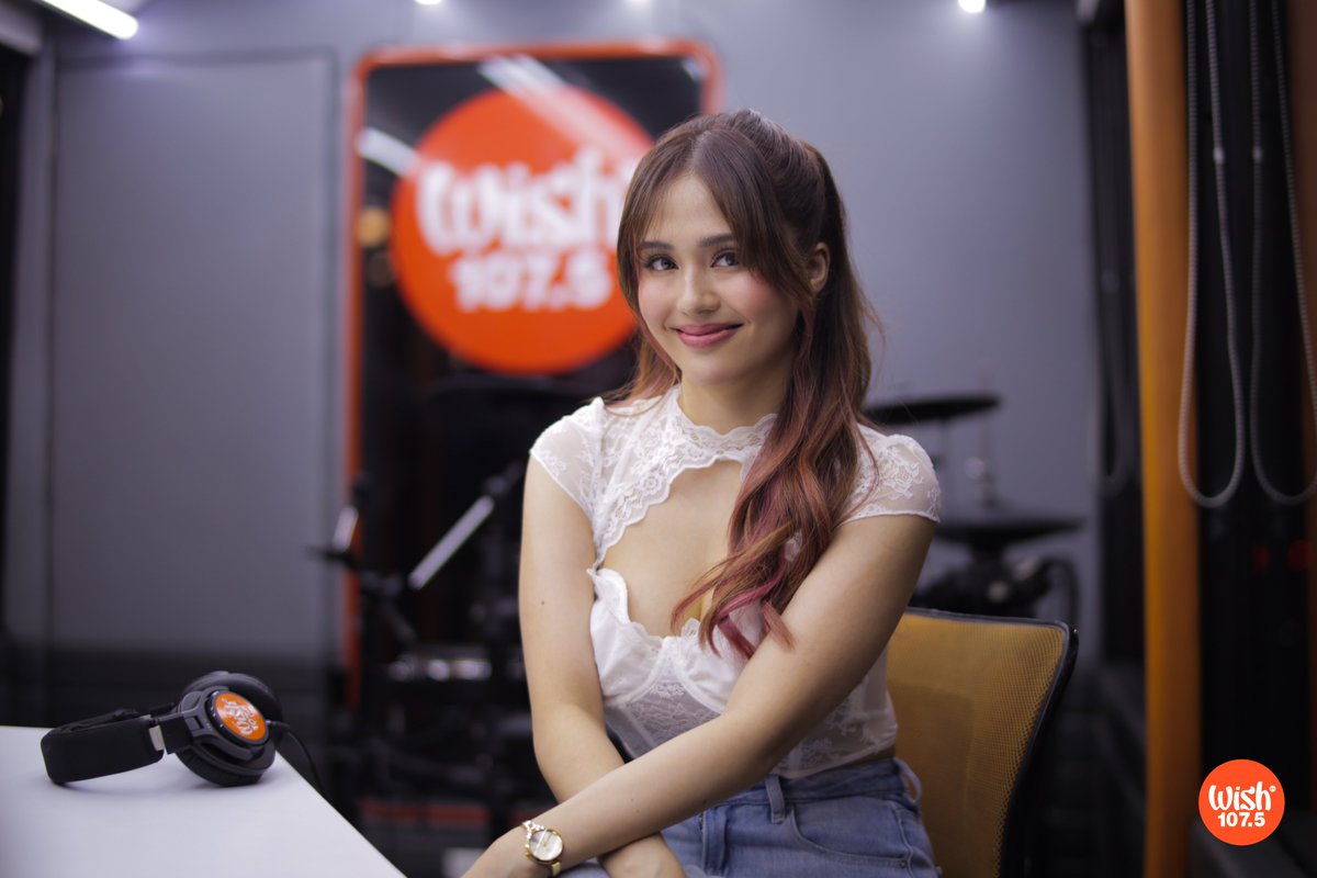 Singer-songwriter @jaydaavanzado returned aboard the Wish Bus with her latest musical offering, 'Right Lover, Wrong Time.'