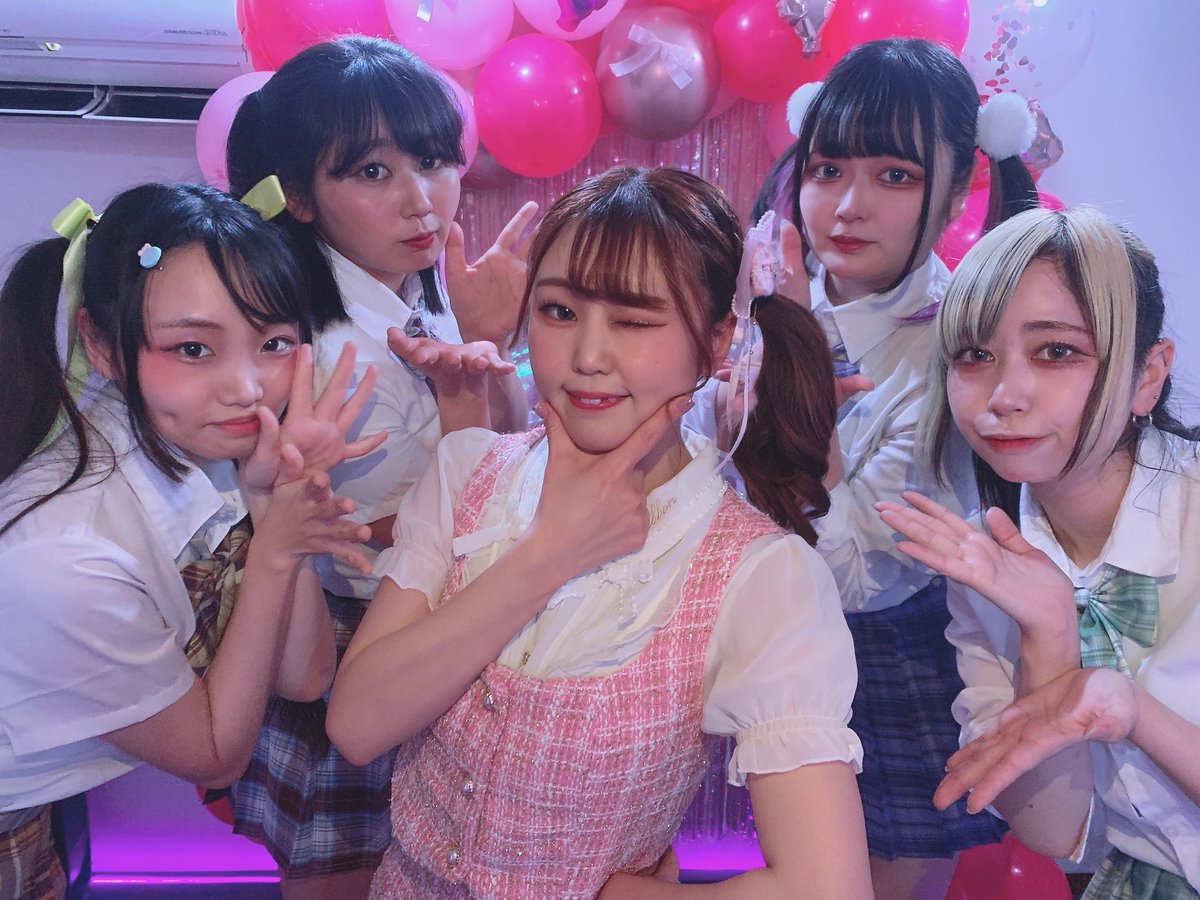 PB_rin0312's tweet photo. 遅くなりましたがりんりんめるきゃん卒業しました✨

しんどくて辞めたいって思ったことたくさんあるけど、あのとき頑張ってきてよかった！
これからの人生でとても大事な時間でした！

みんなこれからもよろしくね☺
とても幸せな時間をありがとうございました💓 https://t.co/XxuHMbyqrO