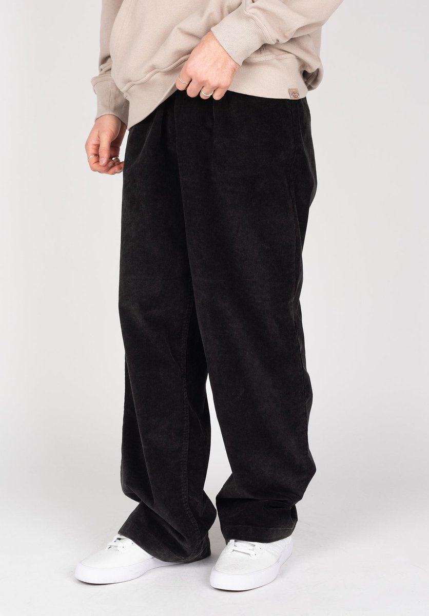 CaminoTV's tweet image. Tu mets ça avec un long tee blanc et un hoodie par dessus t'es frais !! Pantalon Dickies Chase City à 66€ au lieu de 85€ avec le code 22DCKCAMINOFR24 🐻

Lien affilié : chck.me/SdUf