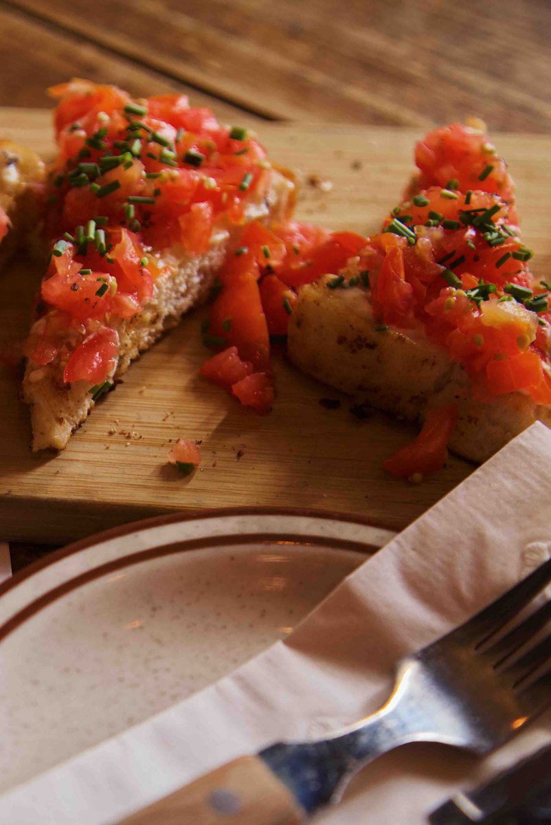 Here’s your #HumpDay plans 👉 $1 Tapas 🤤