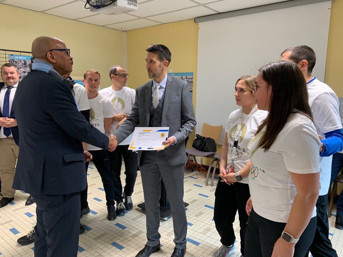 Matinée sportive au lycée Fourier d'Auxerre pour la #SOP2024 ! En présence du recteur @NNgahane, présentation des sections d'excellence et des sections sportives, ateliers en lien avec les #JOP2024. L'établissement reçoit aujourd'hui la labellisation #Génération2024. Bravo ! 👏