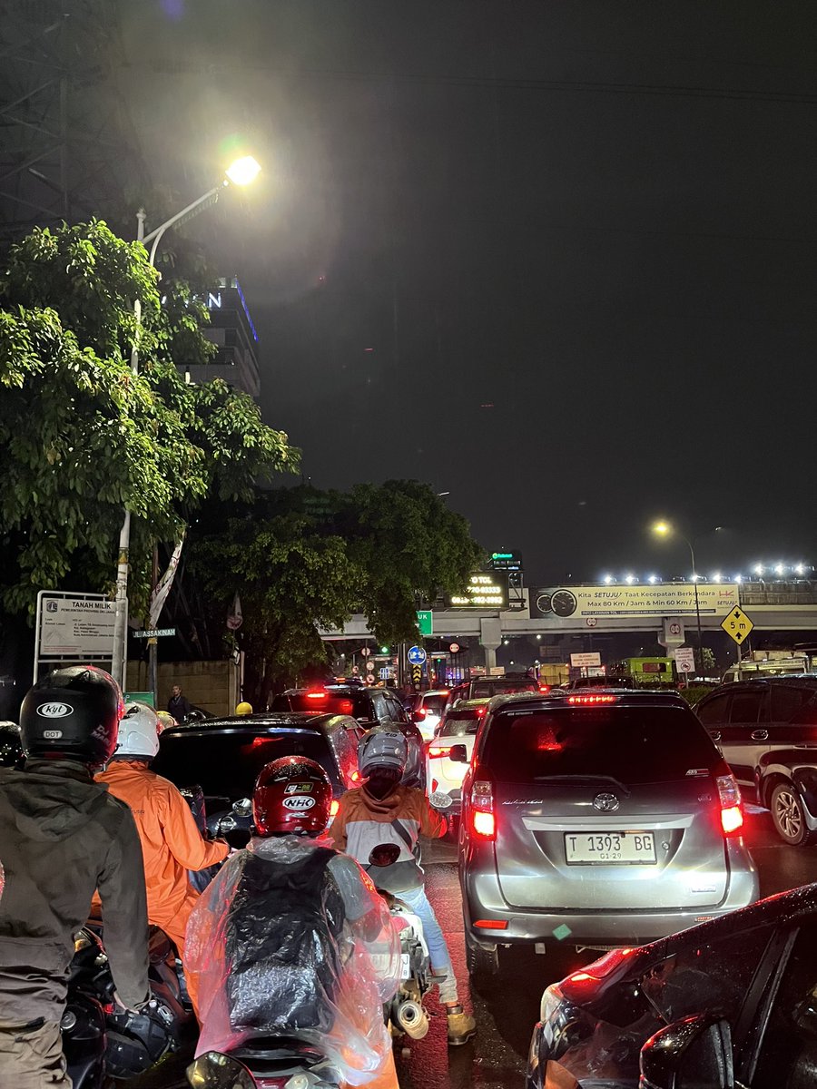 abdanalk's tweet image. TB Simatupang ga gerak, semangat and stay safe buat yang lewat jalan sini 🫡