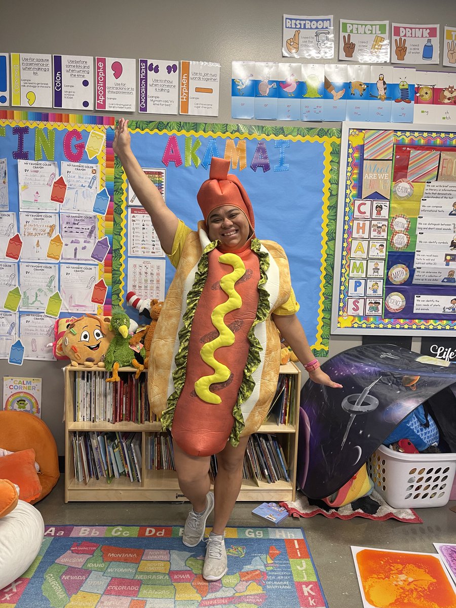 What do you call a cold dog? 

A chili dog 🤪 

Today’s theme is wear something you love! I love concession stand foods😆 

This is costume #58 of the year! #teacherlife #makelearningfun #costumelife

 @BallParkBrand franks are my favorite!