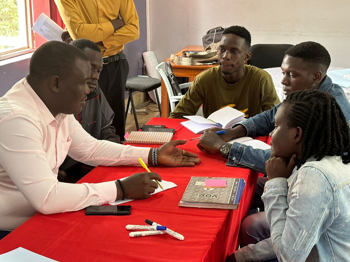MUBS_Entreship's tweet photo. Day 2 of the #MUBSIGnite Design Thinking session:
The participants extracted insights from the research findings they carried out yesterday to identify customers' challenges.
They created customer personas.
@OutboxHub @nssfug
#EIIC_StartupGarage
#MUBSEIIC https://t.co/J2sO2nR4eF