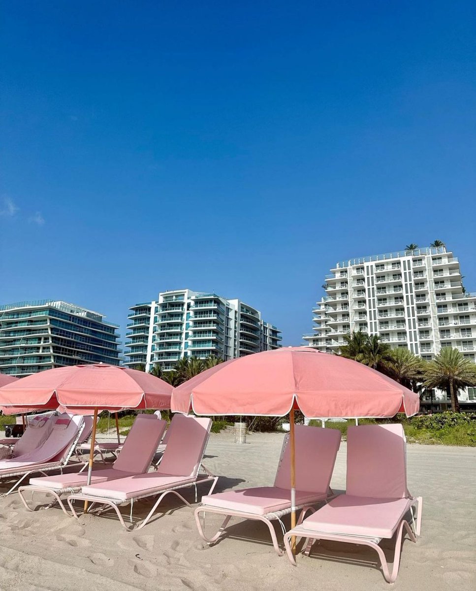 Pink hues and beach views - the perfect combination for a day in paradise. buff.ly/2RUTlY7 📸 dra.marcellefleury #grandsurfside #gbsmoments #detailsmatter #pinkparadise #miamigetaway #miamimagic #beachbliss #pinkperfection #miamiescape #beachlife #miamidreams