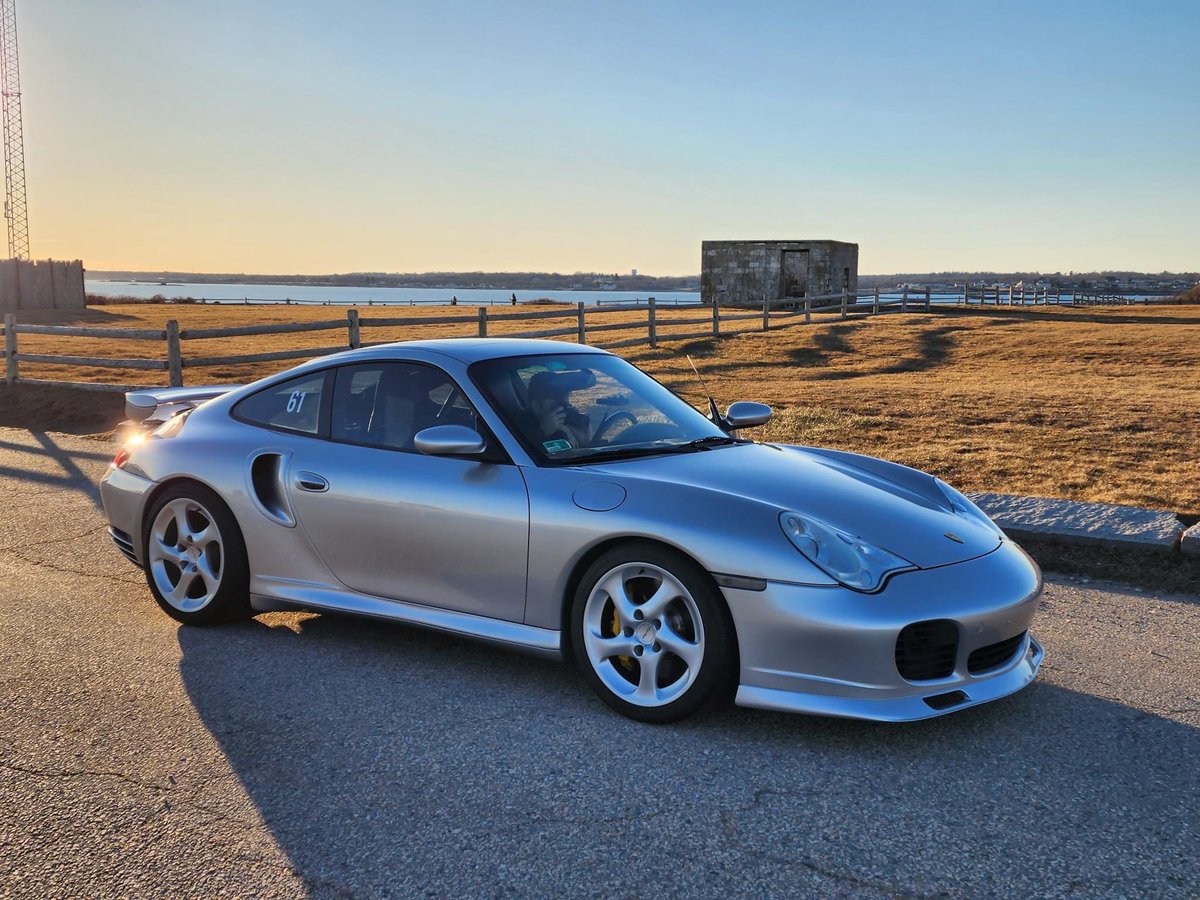 Falivenn's tweet photo. Cette Porsche 911 996 Turbo a roulé 700,000 miles (1,126,540 km) depuis 2003

Le propriétaire roule avec tous les jours et l’emmène très régulièrement sur circuit https://t.co/NqrZ6lL7Gp