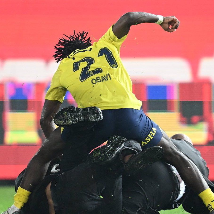 Profesyonel Futbol Disiplin Kurulu (PFDK) 2 sezon önce, Marcao’ya takım arkadaşı Kerem Aktürkoğlu’na yumruk attığı için, 8 maç ceza vermişti.

OSAYİ SAMUEL İSE PFDK'DAN CEZA ALMADI ❗ #KoçunUşağıTFF