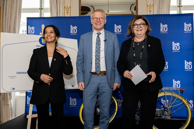 Pedal power news! 🚲European Cycling Declaration🚲 Principles & a guide to action for more #cycling in the EU Now officially signed by @AdinaValean @GeorgesGilkinet @KarimaDelli #EU2024BE #ConnectingEurope Days Find out more: europa.eu/!jTrPXf #EUGreenDeal