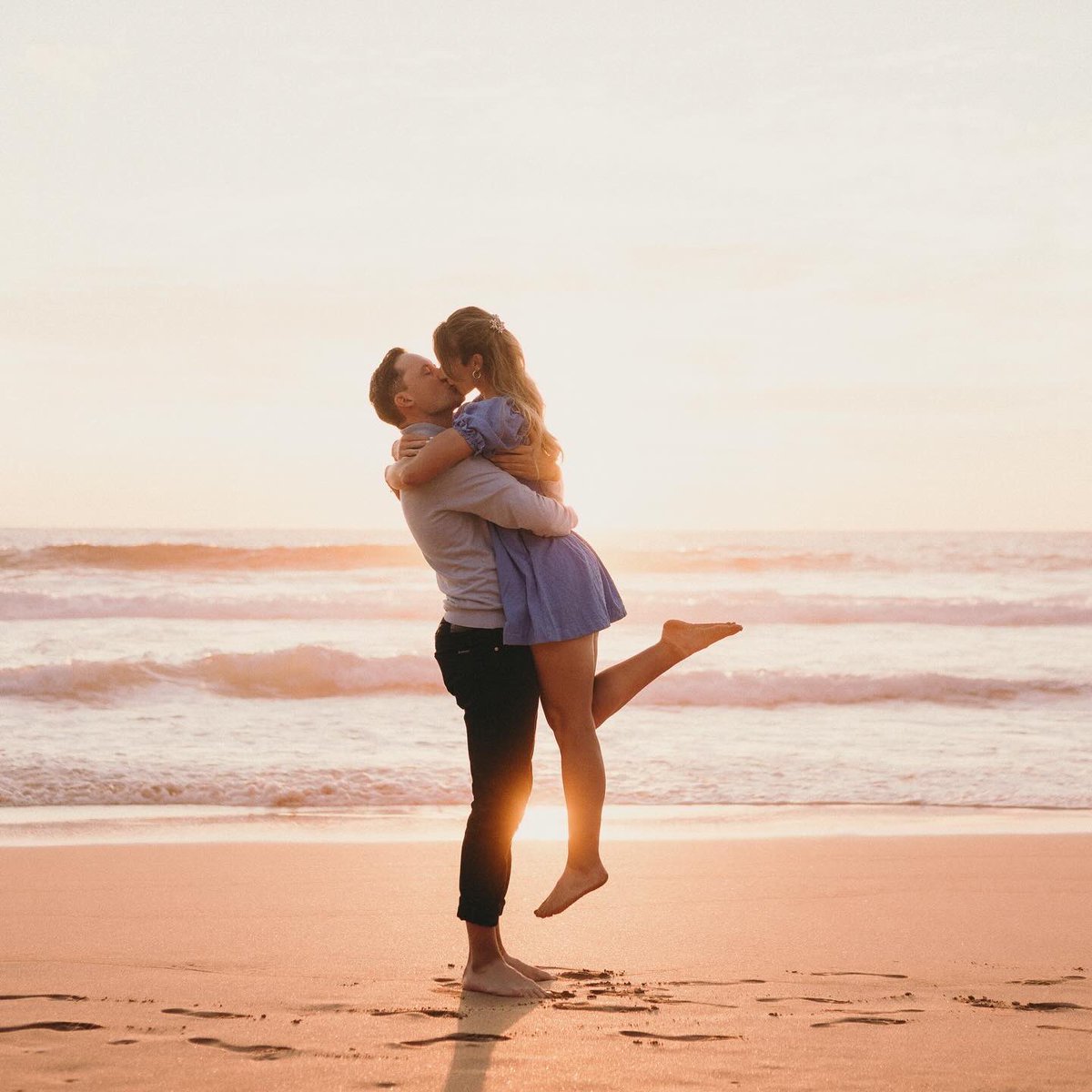 hannahbggg's tweet photo. Yeah, visited a new continent, saw a kangaroo up close, made the cut in my first ever LET event, AGREED TO MARRY MY SOULMATE all normal Australia things !!!! https://t.co/QFMlmHFOSm