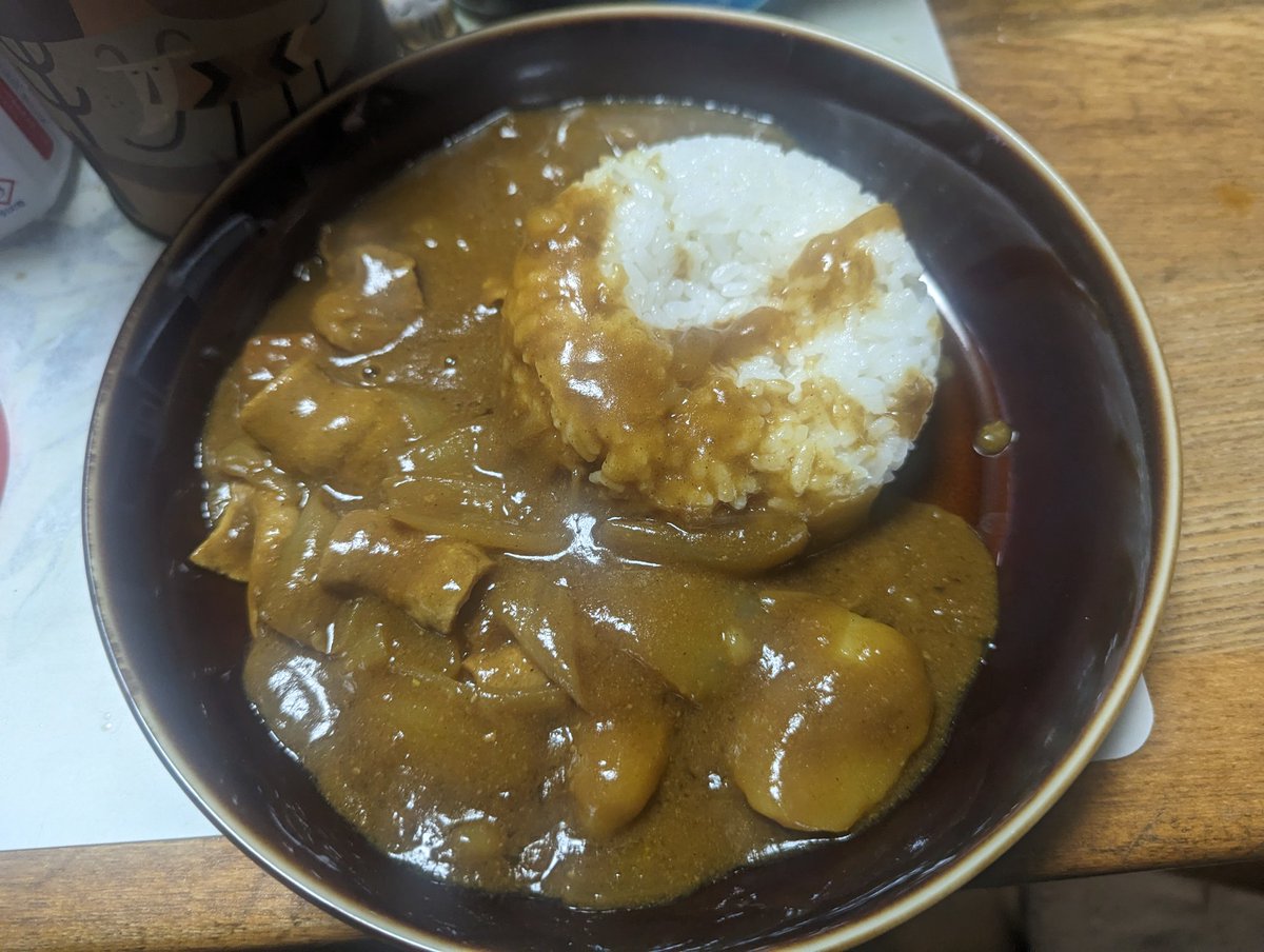 Cookingharu's tweet photo. 今日のよるごはんはおつまみに台湾肉もやしと焼とんそくと水菜とモッチァレラチーズのサラダ🥗と〆にもつカレー🍛にしました
#おうちごはん
#家飲み
#男料理
#料理好きさんと繋がりたい 
#お酒好きさん��繋がりたい https://t.co/6uqvbpSiAe
