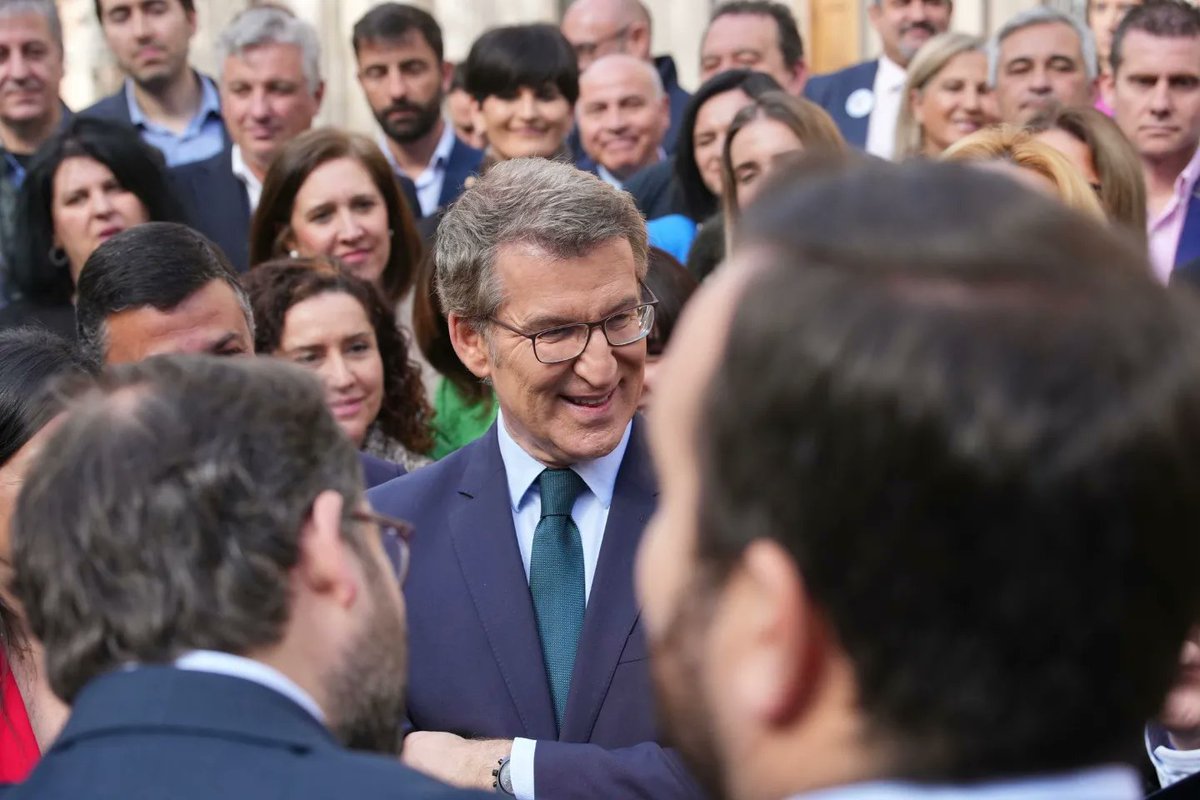 NunezFeijoo's tweet photo. Frente al desprecio de Sánchez, estamos con los concejales de pueblo.

Por ellos y por todos a los que representan, el @PPSenado ha defendido hoy su moción favor del municipalismo. https://t.co/q4e2T8OYnA