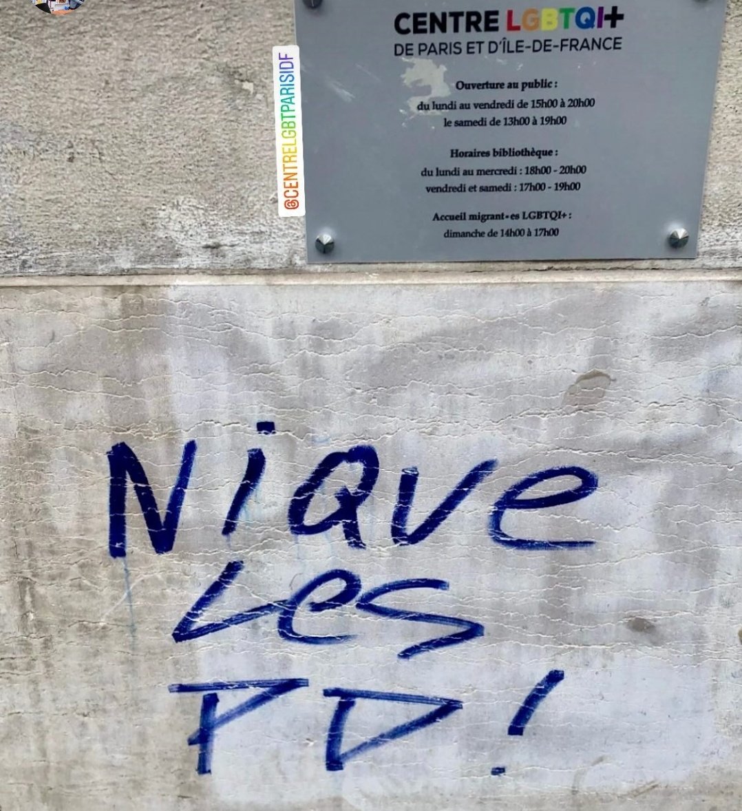 Plein soutien au @CentreLGBTParis devant cet acte de vandalisme. Ce tag homophobe est abject. ➡️ Face à de nombreuses attaques ciblant les centres LGBTI+, en France, depuis plusieurs mois, une réponse forte du gouvernement s'impose afin de lutter contre les LGBTIphobies.