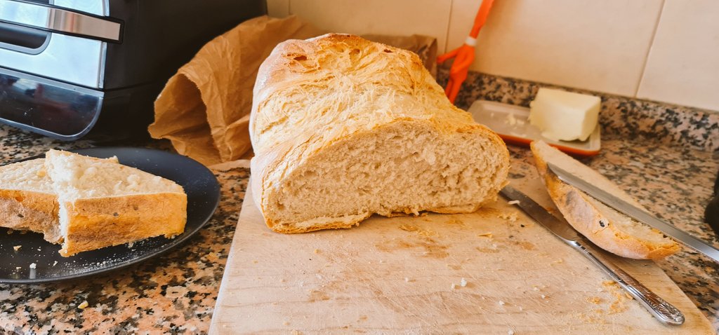 Warm bread from bread van delivered to your door at lunchtime How good is that 👏 #Portugal #VillageLife #RuralPortugal #SimplePleasures