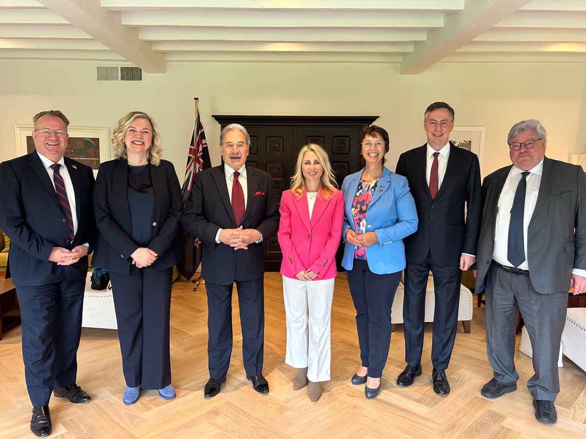 The Foreign Minister met with Members of the European Parliament in Brussels today. They discussed: -deepening EU-NZ cooperation, including in the Indo-Pacific; -Ukraine; & -upcoming European elections 🇳🇿🤝🇪🇺 @DavidMcAllister @ZovkoEU @bueti @charanzova @UliMuellerMdEP