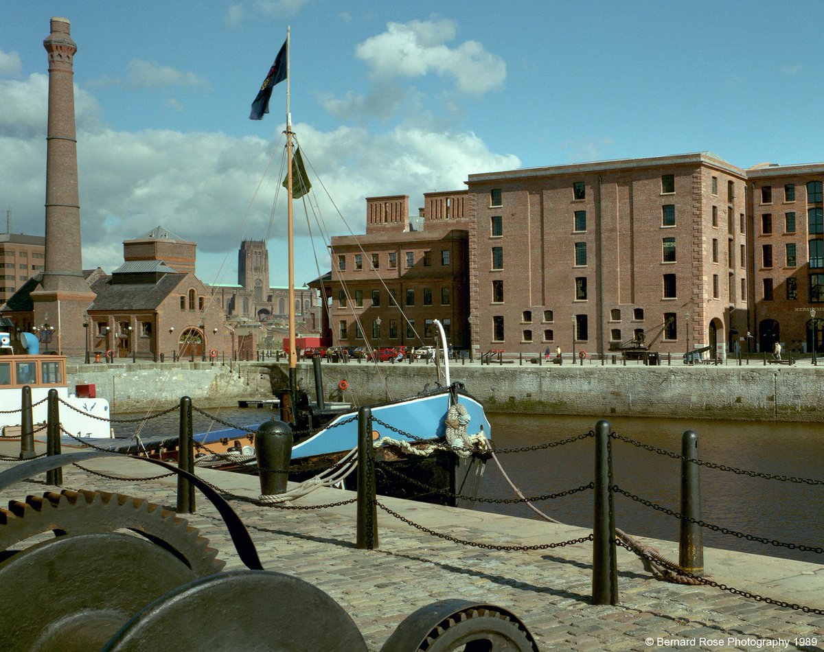 Just seen the architectural designs for the Maritime Slavery Museum entrance, just my view but not really reflecting the heritage of Jesse Hartley's architecture...but I suppose the Heritage Status ship has already sailed...this is a image from 1989 @angiesliverpool @YOLiverpool