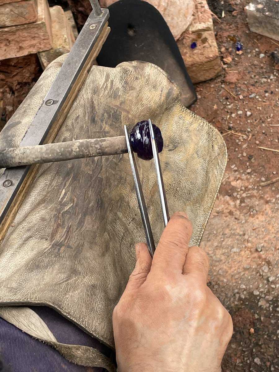 AssociationUstv's tweet image. Le verre de l’époque gauloise a nos jours au Lycée Jean Monnet-Yzeure avec Joëlle Rolland Laurent Cormier Thomas Arnal Ustv Ustv Julien Billaud #CNRS #verre #ipgp