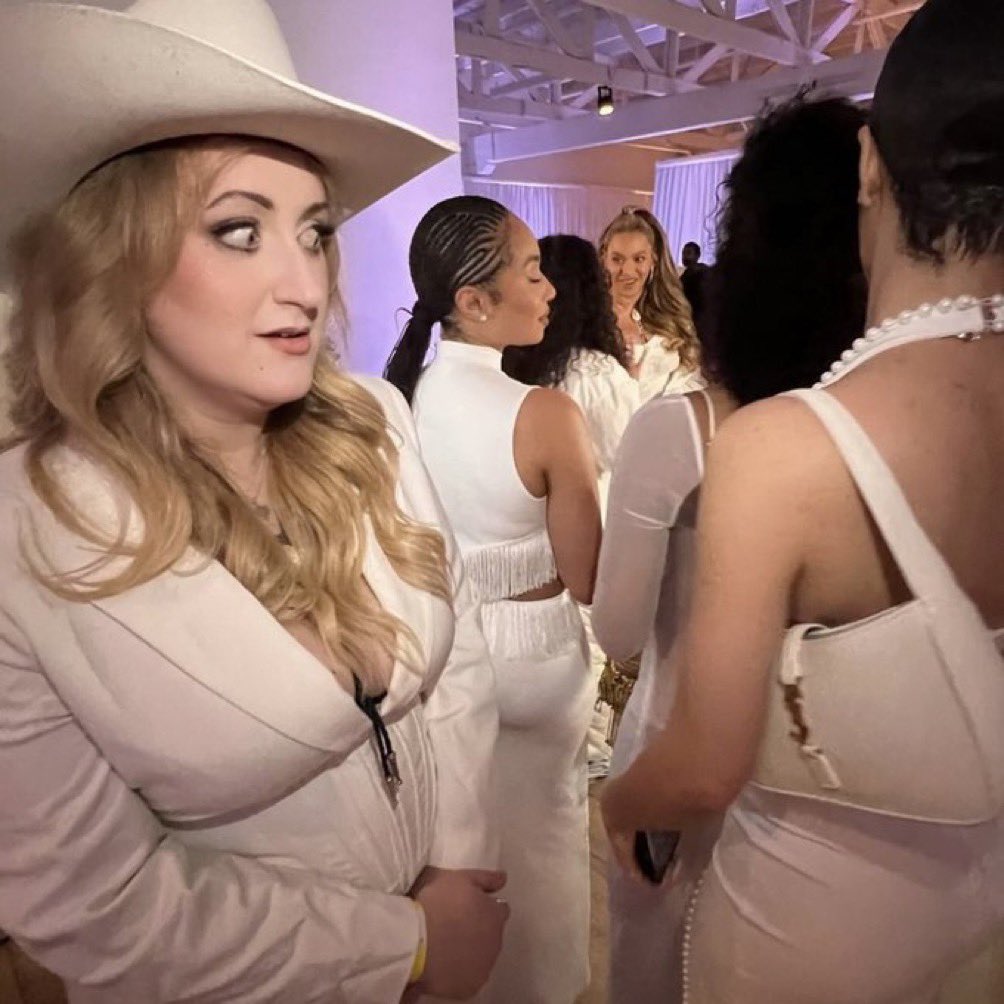 tmjsx1's tweet photo. dreaming about Cowboy Carter lyrics and waking up singing them ??? oh that creole banjee bitch did it again https://t.co/6hBcyS3tsK