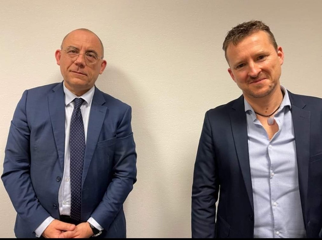 assopapillons's tweet photo. Bien-sûr, j'aurai aimé que Édouard Durand puisse continuer son travail avec la CIIVISE.
Mais j'ai entièrement confiance en Bruno Questel que je connais depuis 2017pour avoir la même force et la même bienveillance dans ses mots, dans sa mission avec cette nouvelle CIIVISE. https://t.co/egSEv5KJrb