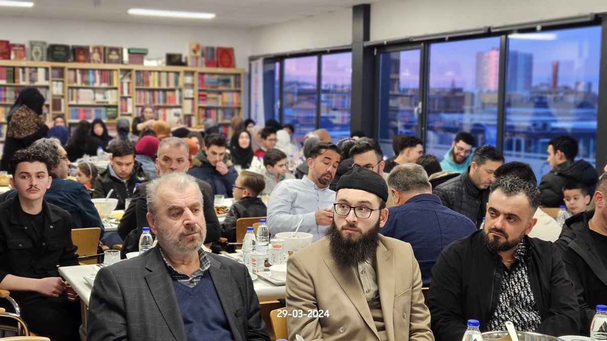 Bir iftar sofrasında bizleri tekrar bir araya getiren Allah'a hamdolsun 🤲 Gösterdiğiniz yoğun ilgiden dolayı teşekkür ederiz.💐 #ramadan #iftar #amsterdam #oranjeinstituut #islamineurope