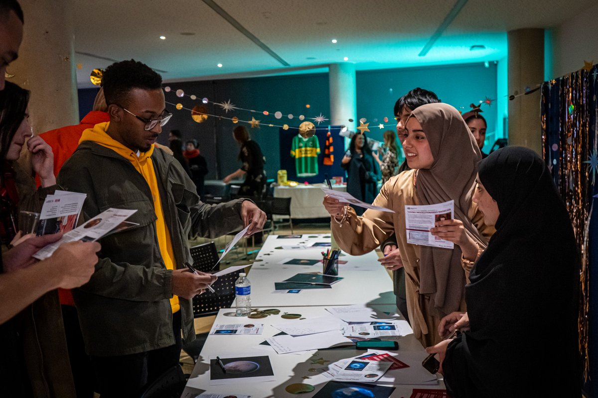 Are you a Lutonian aged 16-30? Looking to test your creative idea with local audiences? To make work you are passionate about?
Then apply to become a Young Revolutonaries by Monday 29 April at: 
revolutonarts.com/opportunity/yo…
 #Microcommission #ACESupported