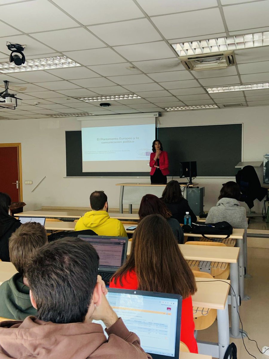 EPoptcheva's tweet photo. Ha sido un placer dar una conferencia sobre los retos ante la UE y las próximas elecciones al Parlamento Europeo en el @MasterEACP en la @UCMccinf. ¡Muchas gracias por la invitación y por la excelente discusión! https://t.co/ttz4tWpJDx