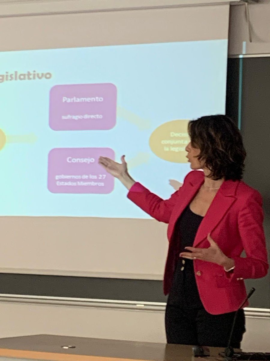 EPoptcheva's tweet photo. Ha sido un placer dar una conferencia sobre los retos ante la UE y las próximas elecciones al Parlamento Europeo en el @MasterEACP en la @UCMccinf. ¡Muchas gracias por la invitación y por la excelente discusión! https://t.co/ttz4tWpJDx