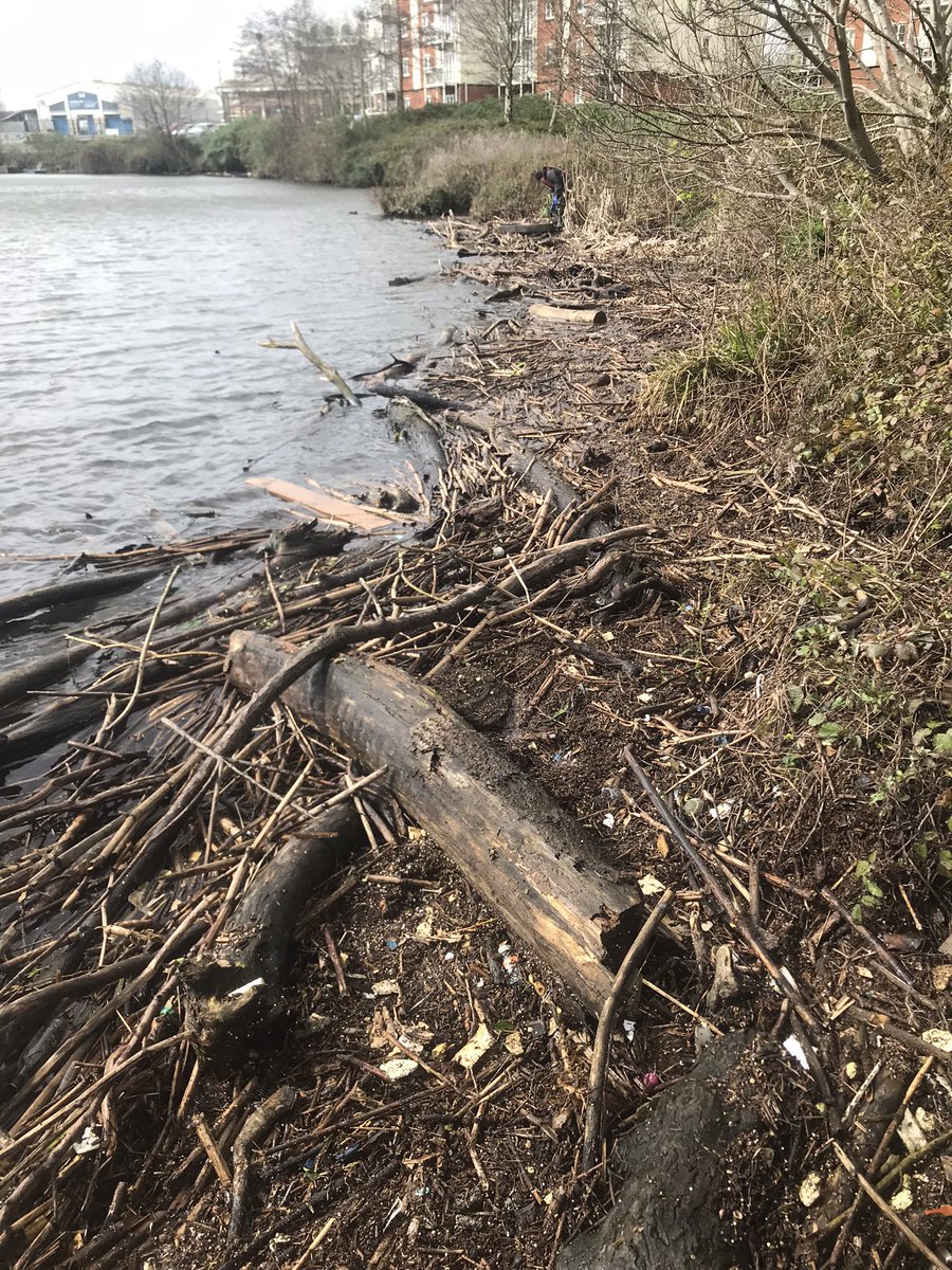 Pleased to say we are back working with Cardiff Harbour Authority in the Bay. A small work party this morning removed 32 bags plastic bottles, 40 of general rubbish, a road barrier, cones, and lots needles. 1 small area to tackle next week. Hopefully people notice the difference