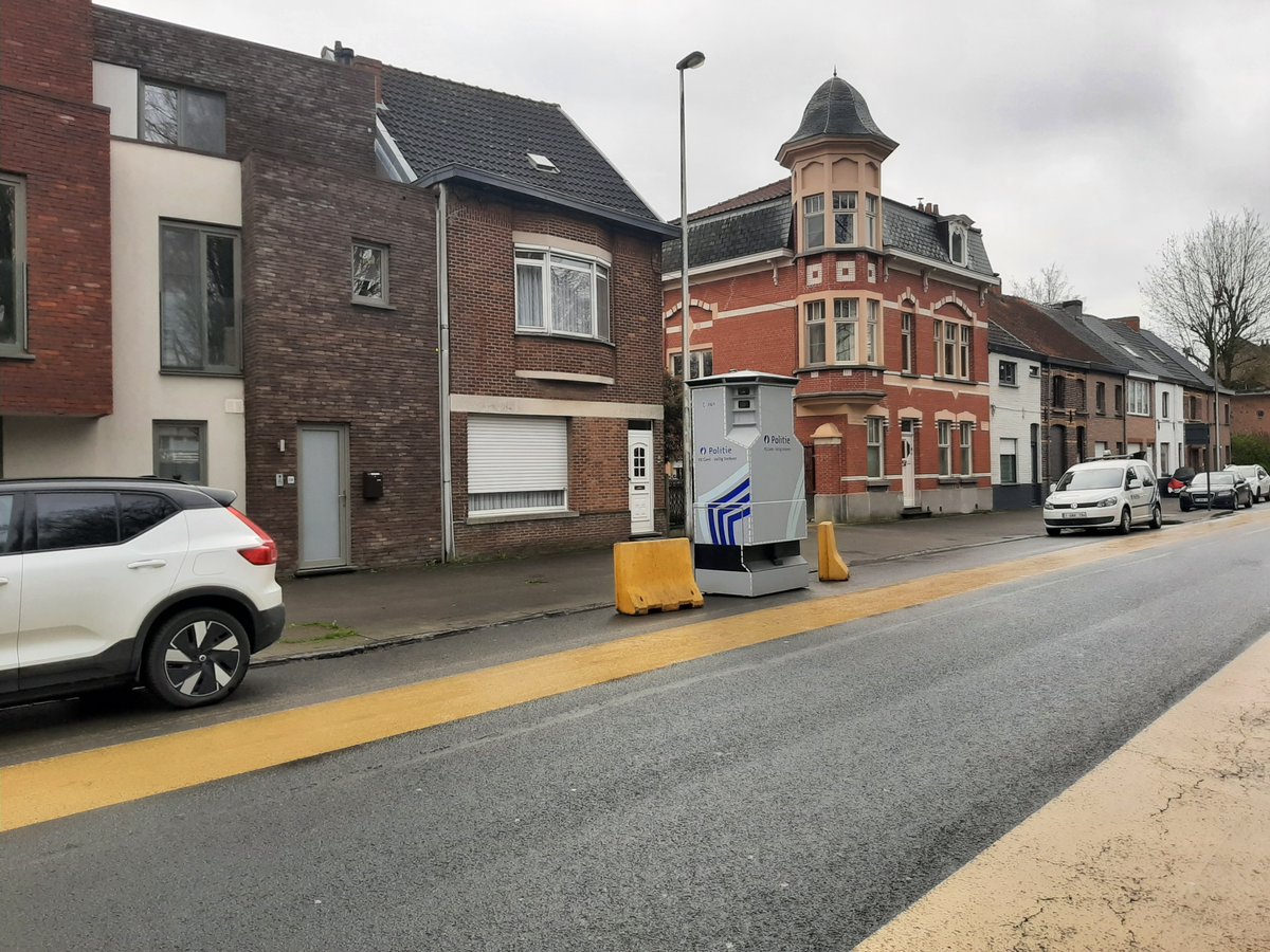 GentseFlikken's tweet image. Onze superflitspaal is weer verhuisd. Vanaf vandaag staat hij voor een weekje opgesteld in de Gestichtstraat in #Zwijnaarde. Daar geldt een max. snelheid van 30km/uur. Een gewaarschuwd bestuurder... #goforzero #altijdnabij