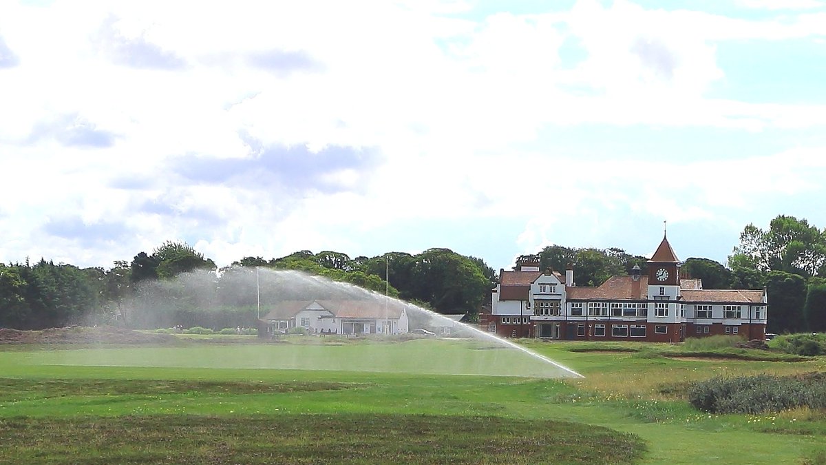 Discover how @Hunter_Ind golf solutions revolutionised irrigation at the esteemed <a href="/FormbyLadiesGC/">Formby Ladies Golf Club</a>. ⛳️

With state-of-the-art technology and sustainable practices, they're enhancing turf quality while reducing water consumption.🌱💦

Read more: hunterindustries.com/en-metric/site…