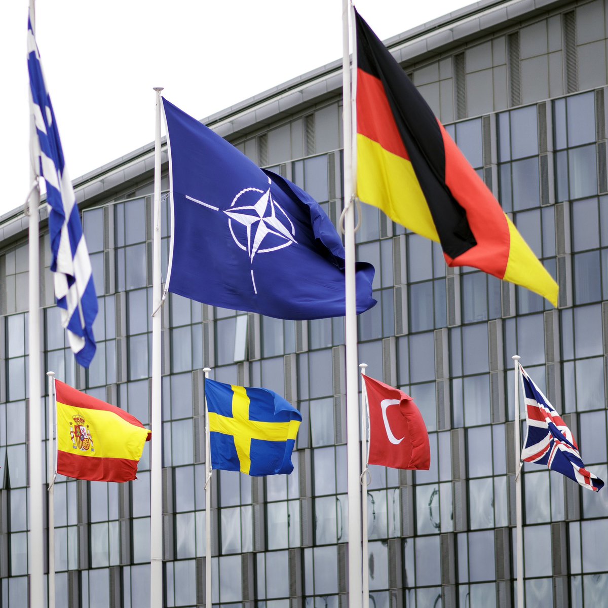 75 Jahre #NATO - ein gemeinsamer Sicherheitsanker und mehr als ein Verteidigungsbündnis. Die Allianz schützt unsere Demokratie &amp; Freiheit, sie ist unsere gemeinsame Sicherheitsgarantie. - @ABaerbock beim NATO-Jubiläumstreffen in Brüssel 1/3