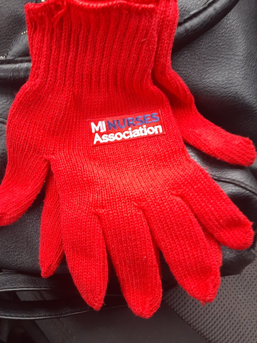 These @umpncStrong gloves are infused with a lil extra solidarity & @UnionDrip when an @AFSCME 3052 member wears them on the picket line😉