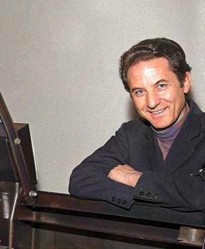 RadioLeopolda's tweet photo. @SalvOasi questa era facile... prova con lui, uno che rivoluzionato la tv https://t.co/4gy04rBuZ2