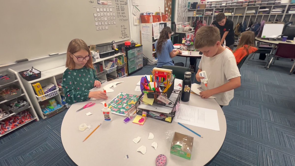 The Rosman Elementary 5th graders had an absolute blast with the fantastic Matt from @Find_Outdoors! We got to make 3D hellbenders, learn about oxygen molecules in our rivers, and talk about the ways different kinds of pollution impact this fragile ecosystem. Thank you, Matt! 👏