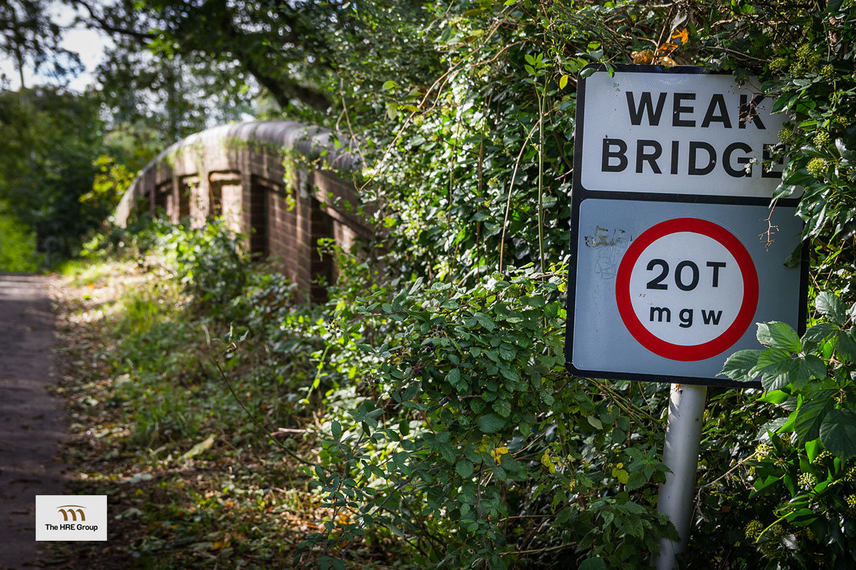 Great to see @esccroads engaging positively with the local community over #BarcombeBridge. In developing a repair scheme, the Council intends to maintain the structure's 'historic aesthetics' AND current 20t weight limit. Are you watching @NationalHways? That's how you do it.