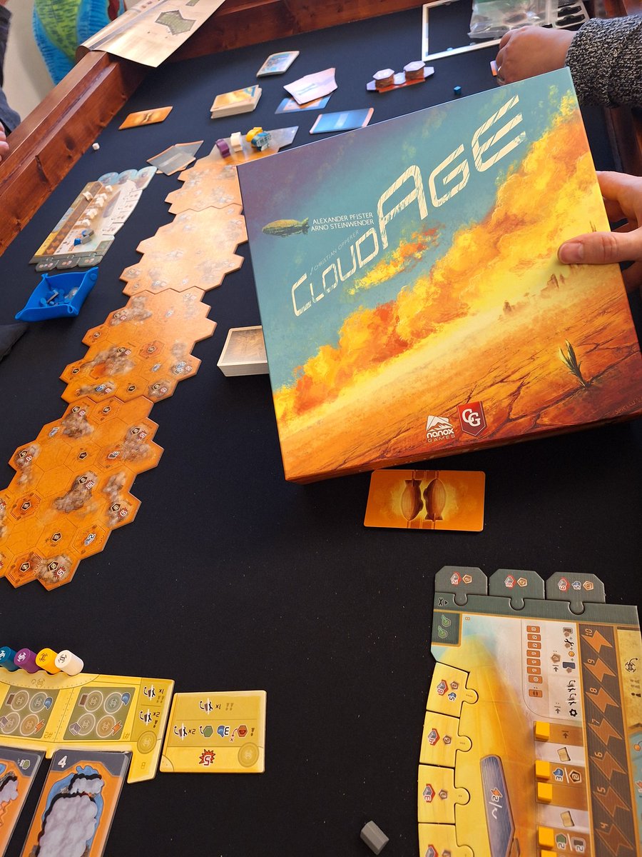 Got to try out CloudAge (one word, for some reason) yesterday! It was interesting, neat theme with a lot of cool ideas. Not sure if I liked it or not, lol.